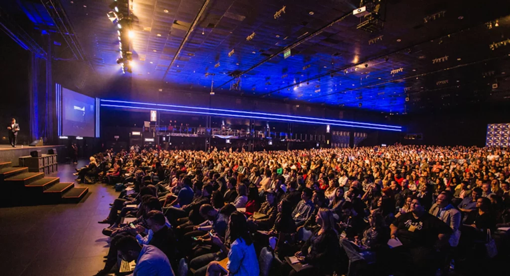 Connettere persone, alimentare relazioni.